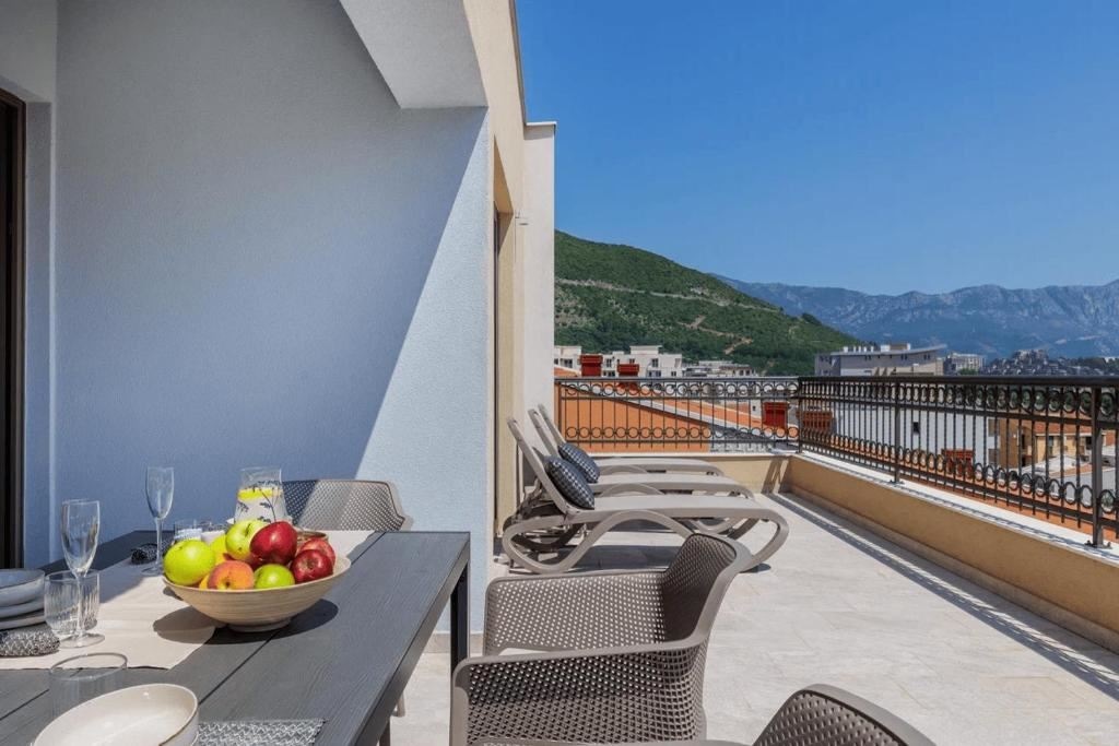 rooms-apartment-3-bedrooms-sea-view