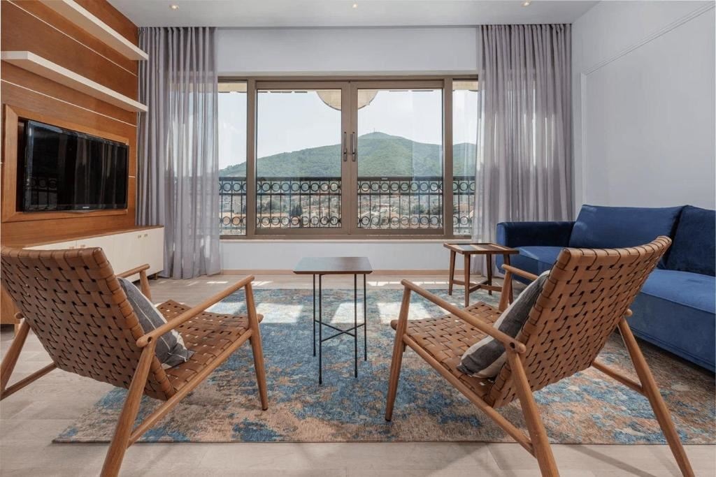 rooms-apartment-3-bedrooms-sea-view