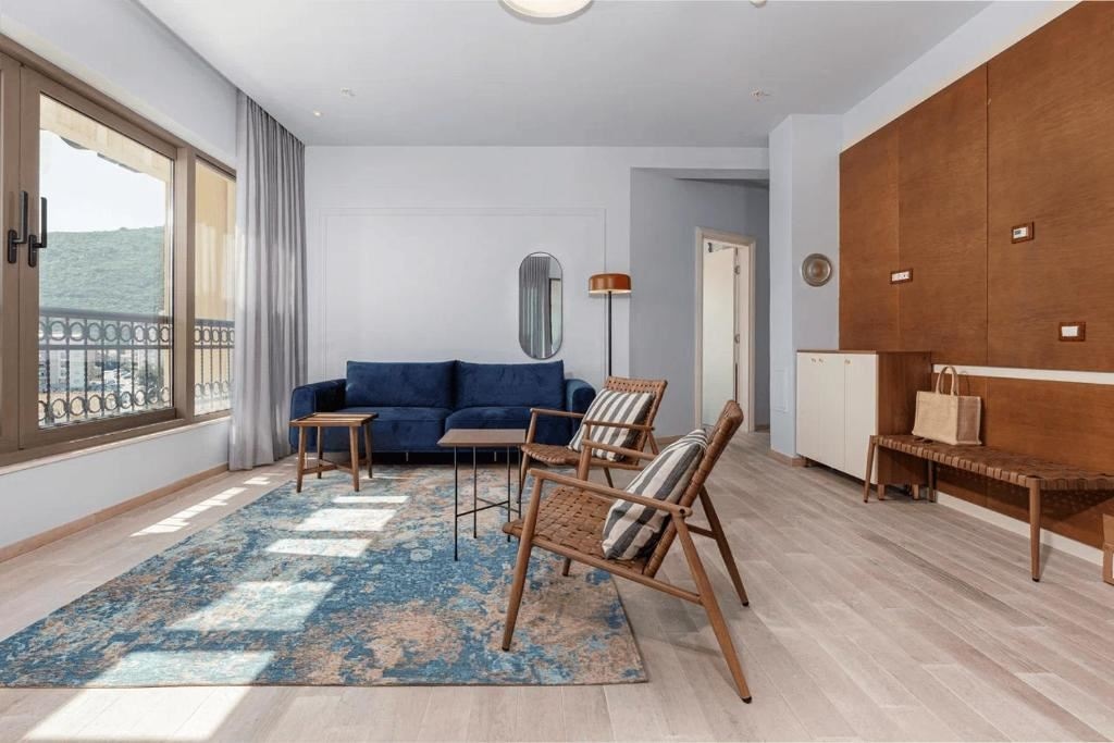 rooms-apartment-3-bedrooms-sea-view