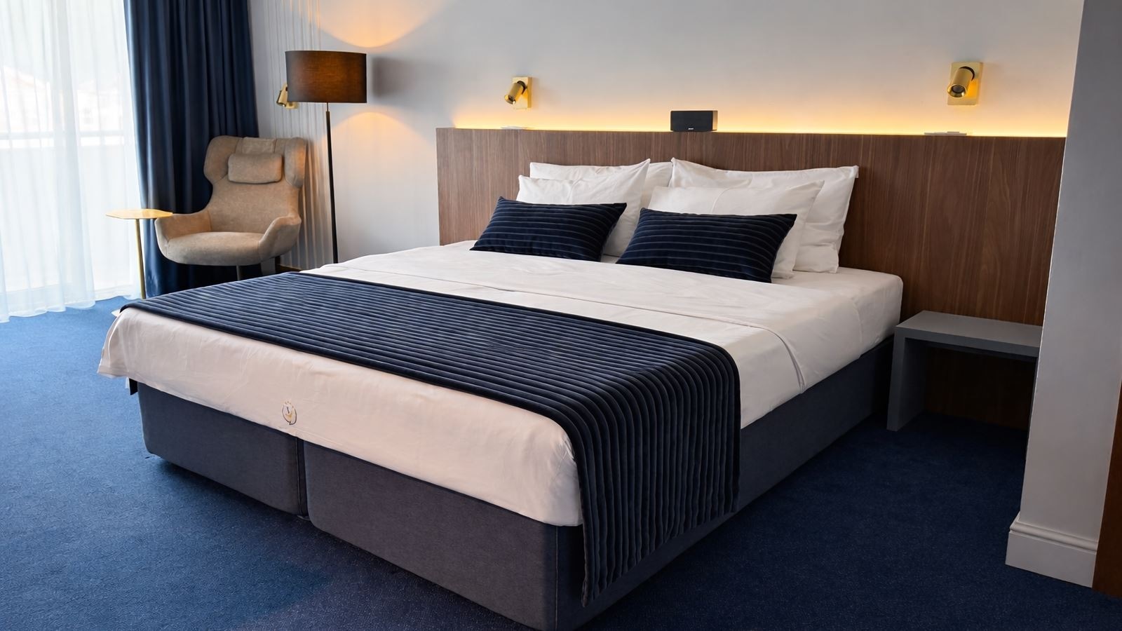 rooms-deluxe-double-room-with-extra-bed