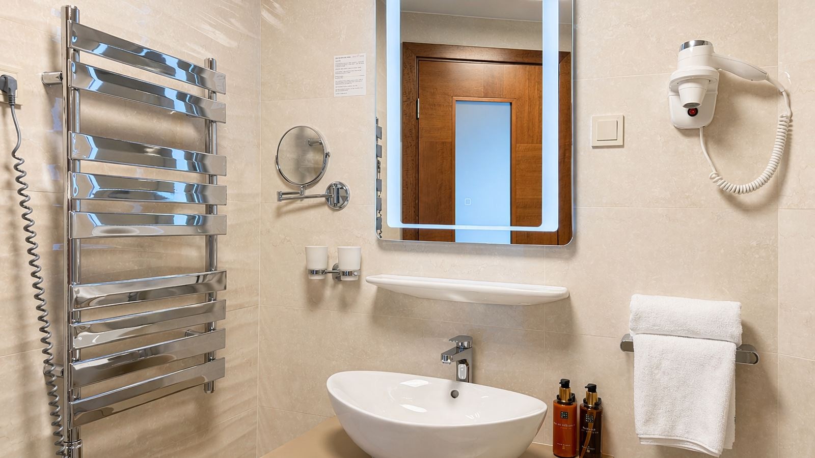 rooms-deluxe-triple-room