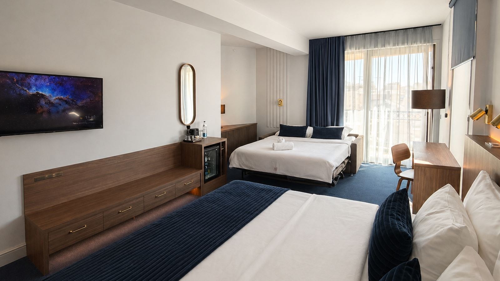 rooms-deluxe-family-room