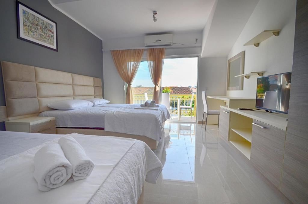 rooms-triple--luxury-studio