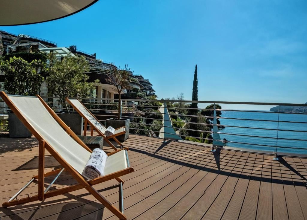 rooms-two-bedrooms-penthouse-sea-side-line