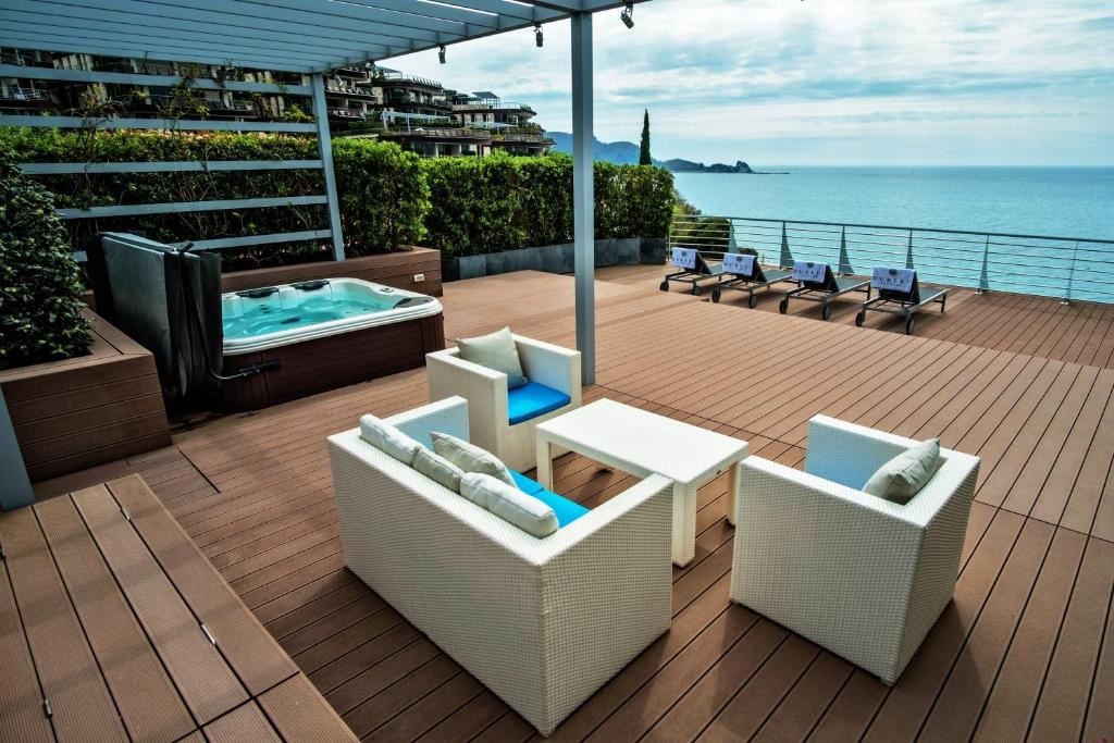 rooms-two-bedrooms-penthouse-sea-side-line