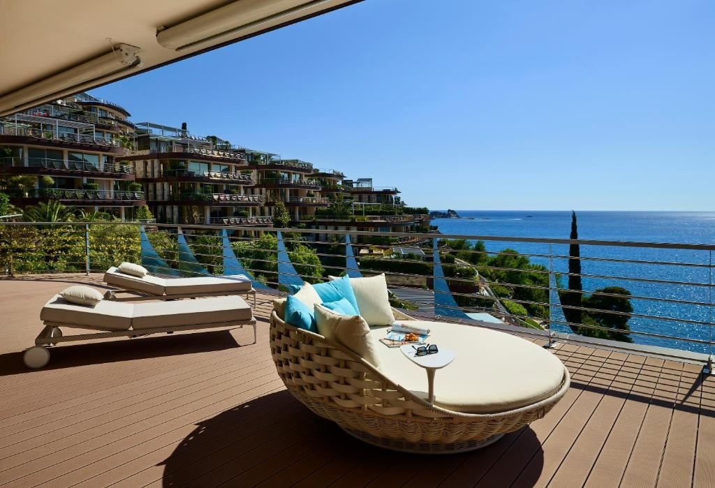 rooms-three-bedrooms-penthouse-sea-side-line