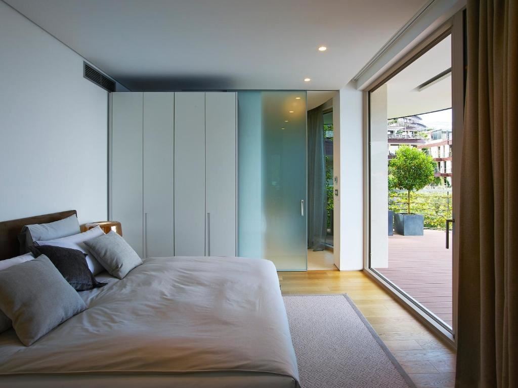 rooms-three-bedrooms-penthouse-sea-side-line