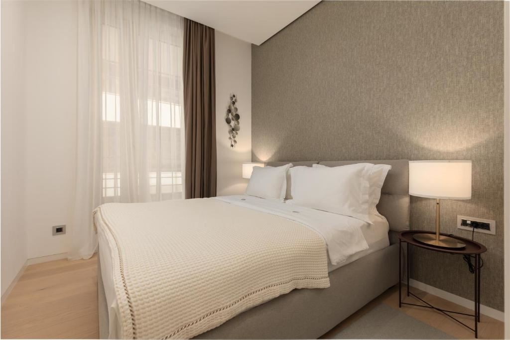 rooms-three-bedrooms-residence-garden-line