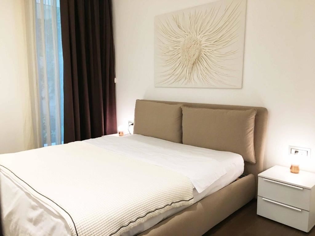 rooms-four-bedrooms-residence-garden-line