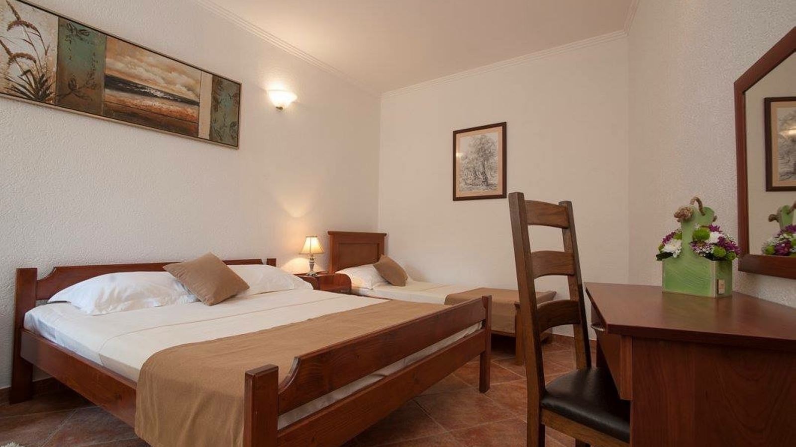 rooms-one-bedroom-apartment-ground-floor-with-french-balcony