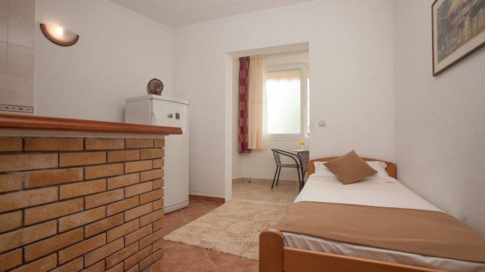 rooms-one-bedroom-apartment-ground-floor-with-french-balcony