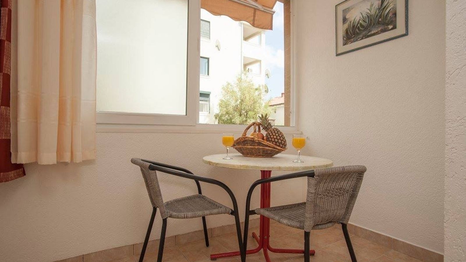 rooms-one-bedroom-apartment-ground-floor-with-french-balcony