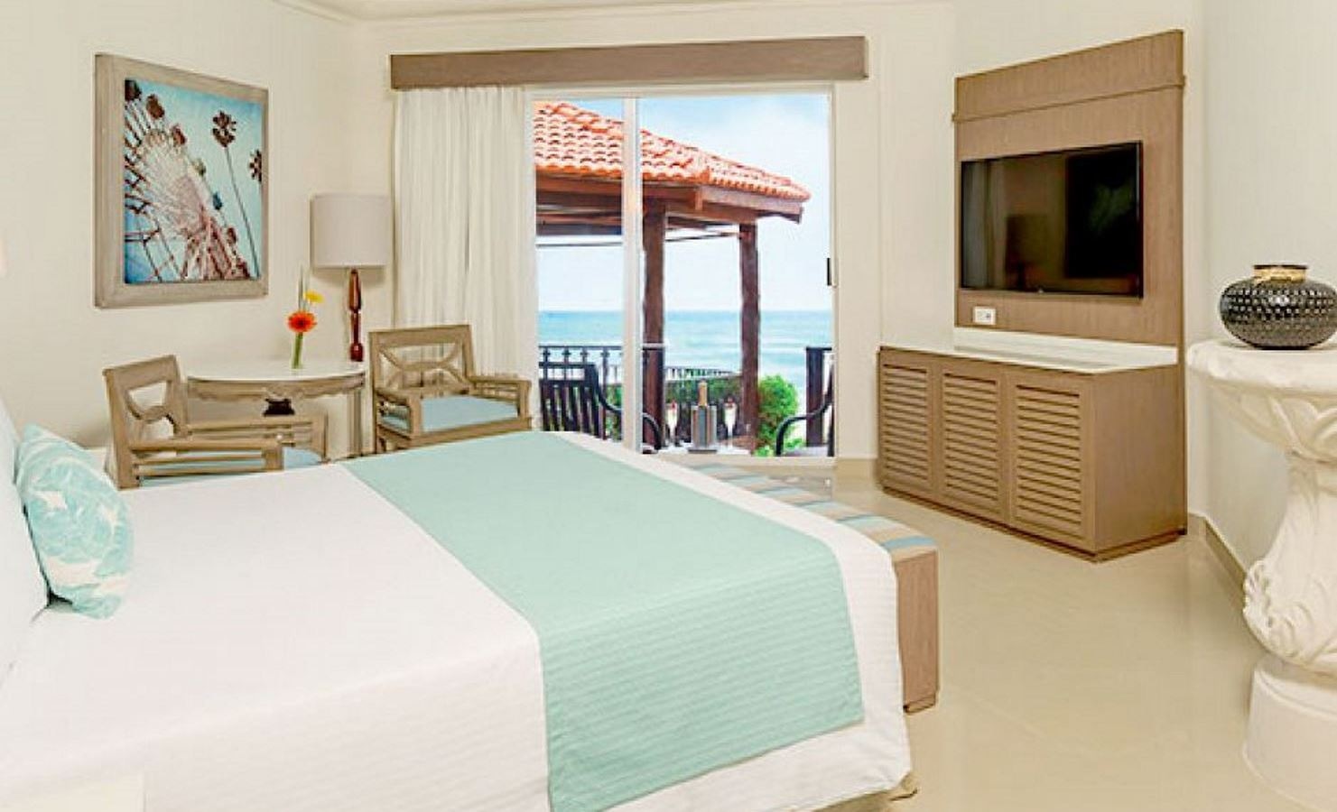 rooms-junior-suite-beach-front-walkout