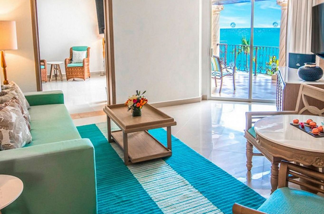 rooms-master-1-bedroom-suite-ocean-front