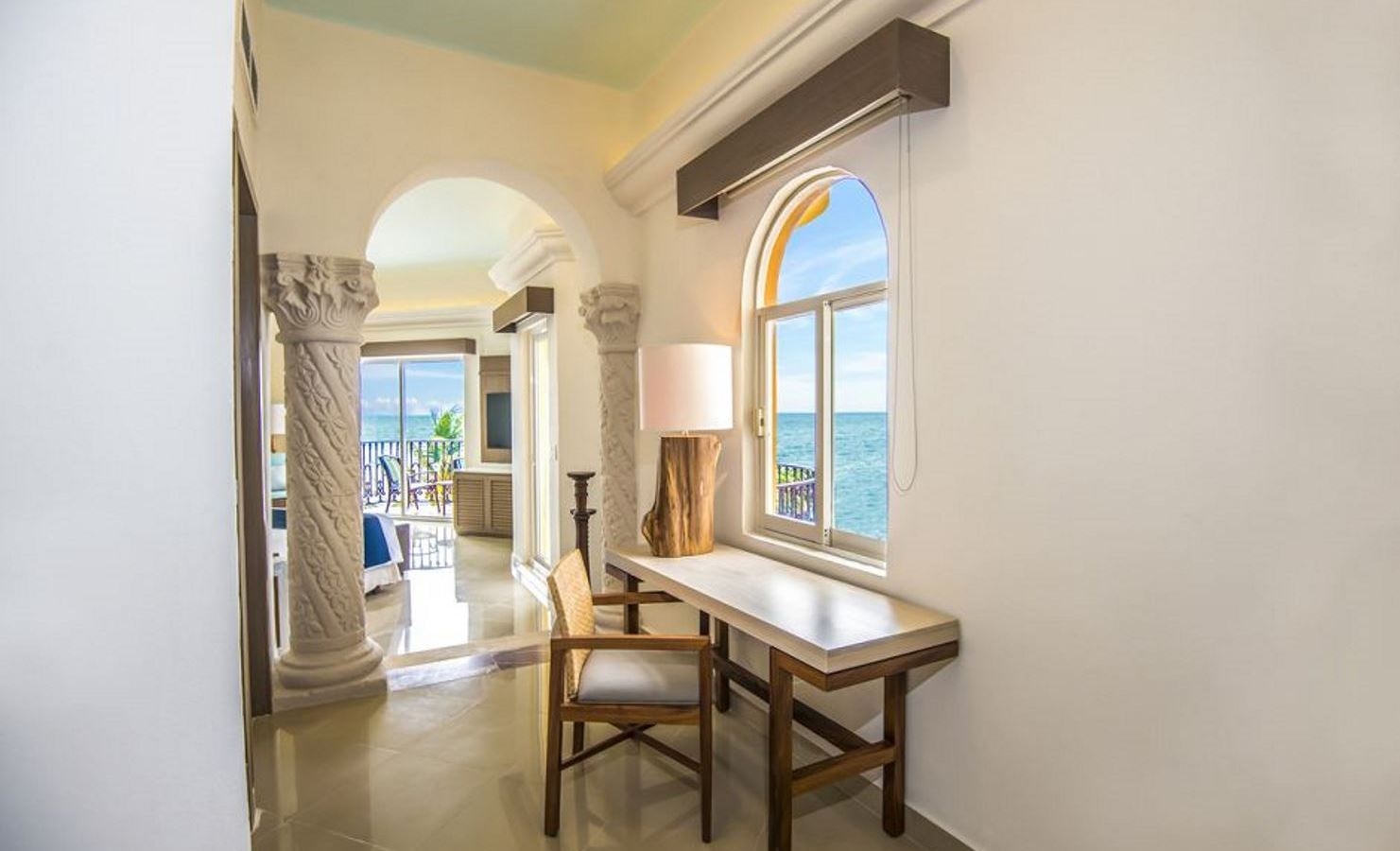 rooms-master-1-bedroom-premium-suite-ocean-front