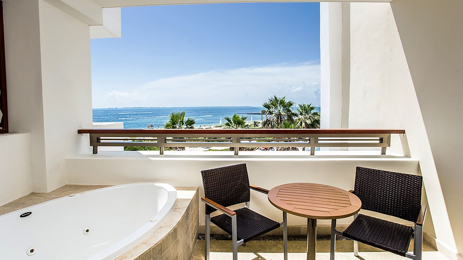 rooms-preferred-club-junior-suite-ocean-view