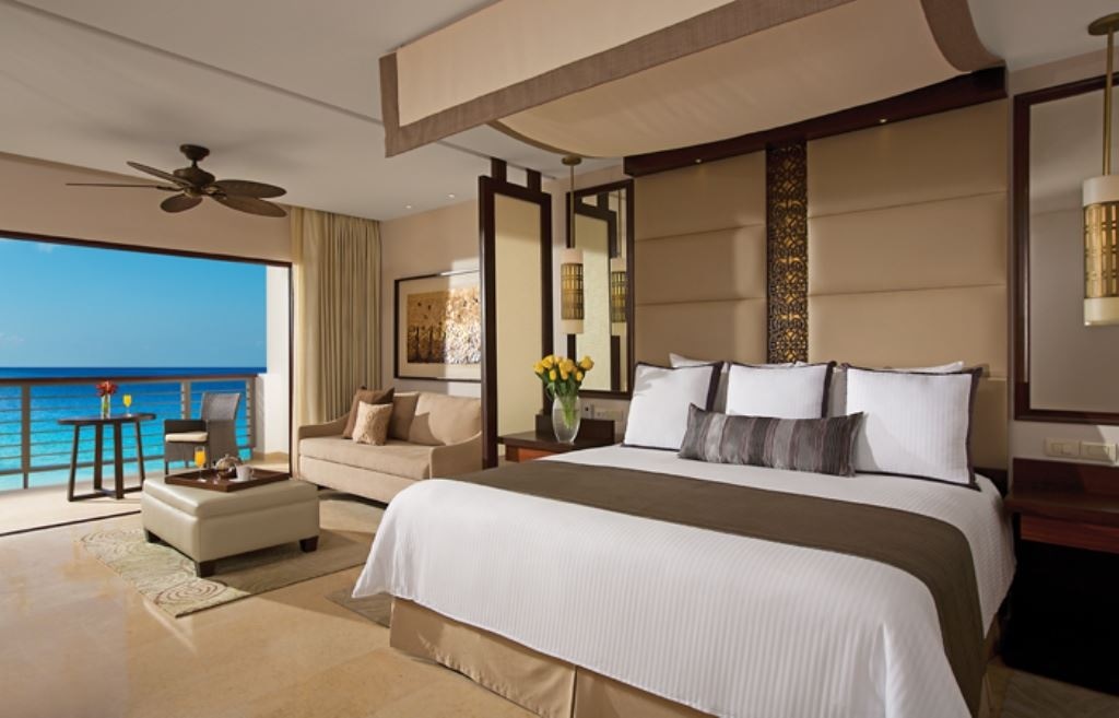 rooms-preferred-club-junior-suite-ocean-front