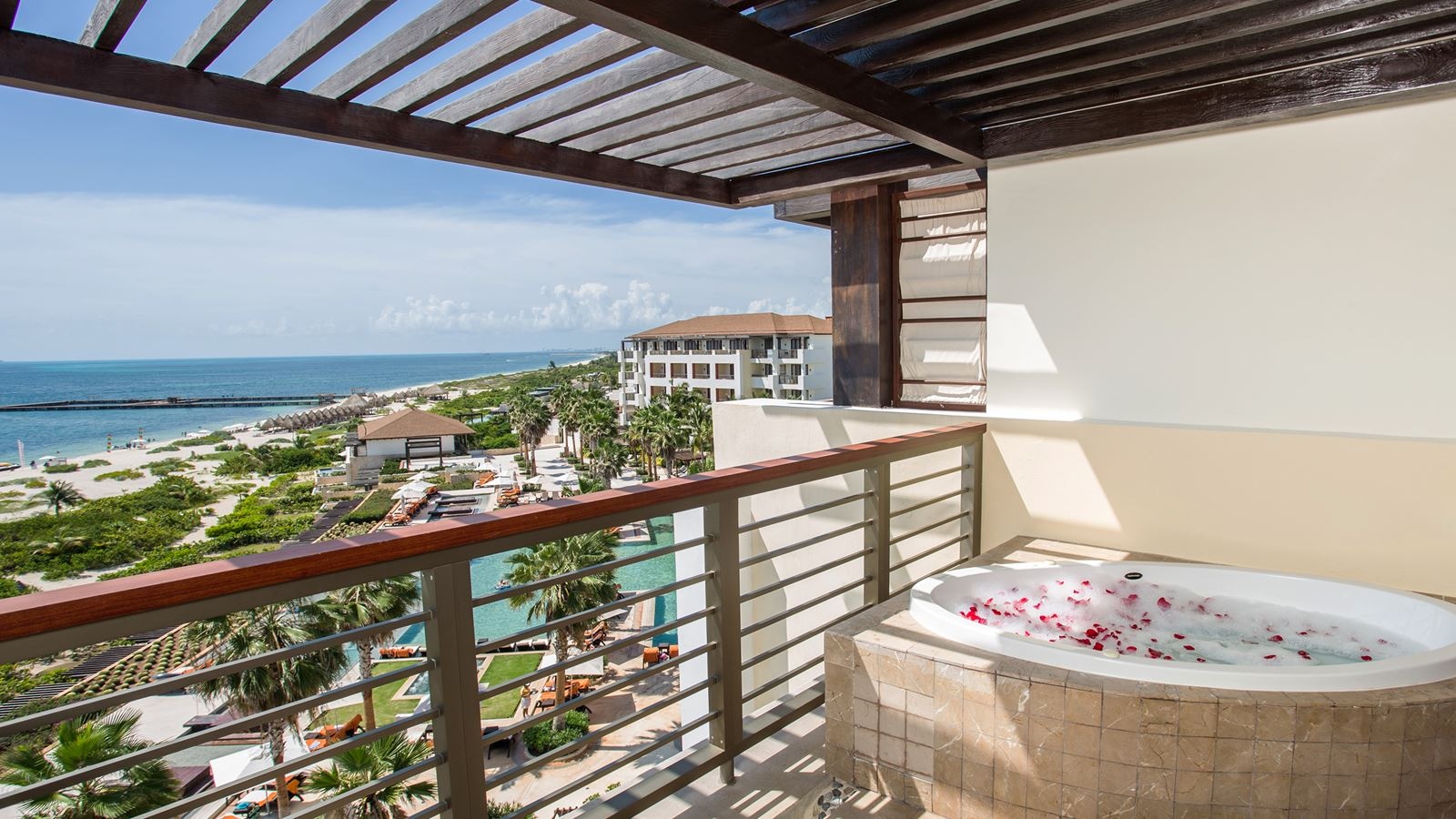rooms-preferred-club-master-suite-ocean-view