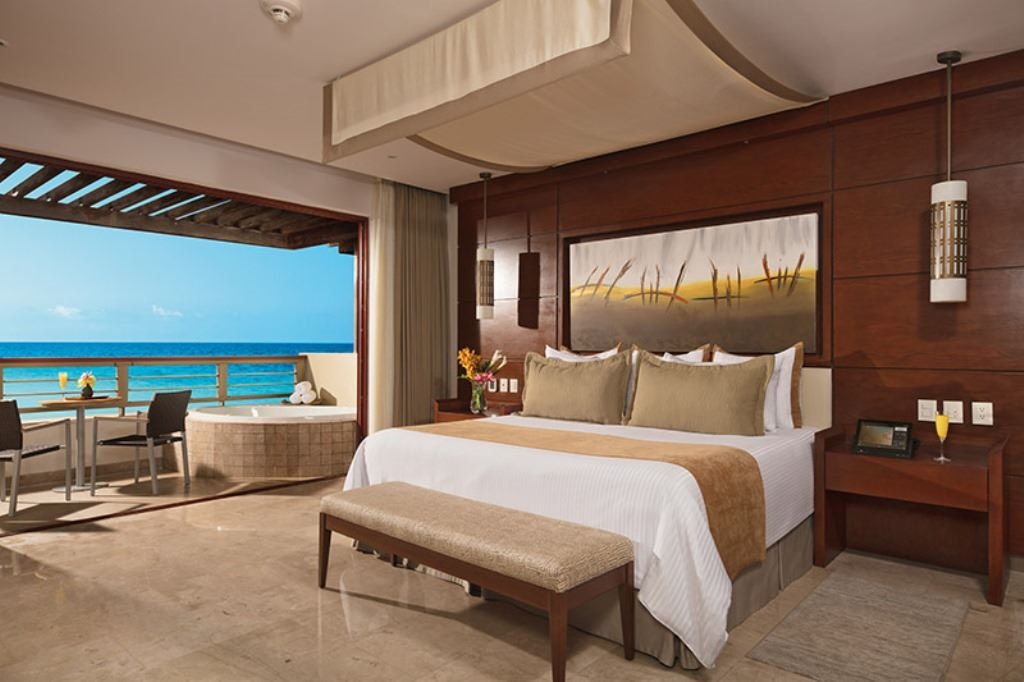 rooms-preferred-club-master-suite-ocean-front