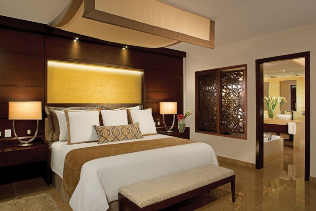 rooms-preferred-club-master-suite-ocean-front