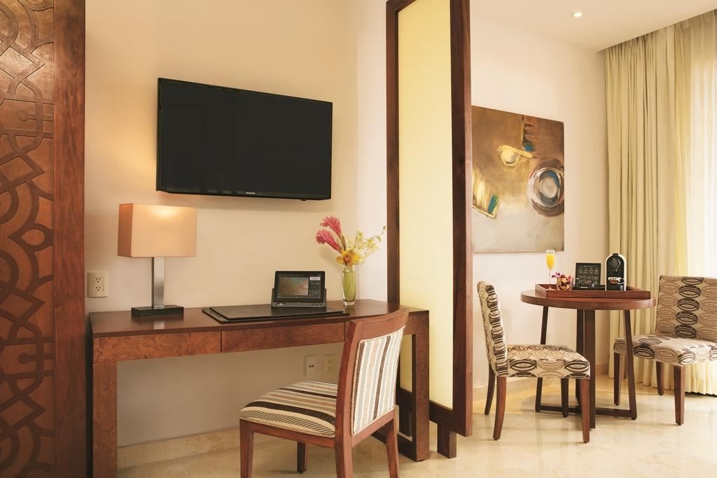 rooms-junior-suite-partial-ocean-view