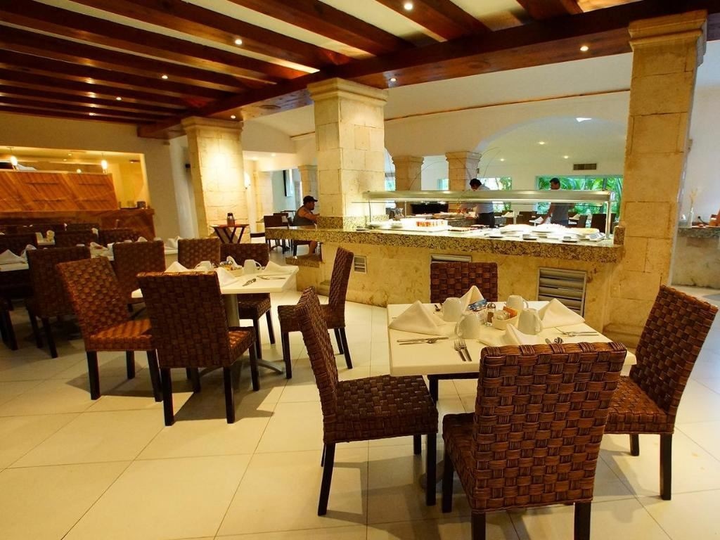 restaurants-adhara-grill