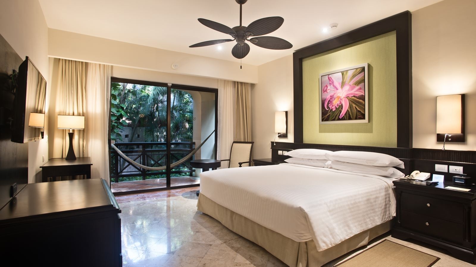 rooms-luxury-room-royal-level