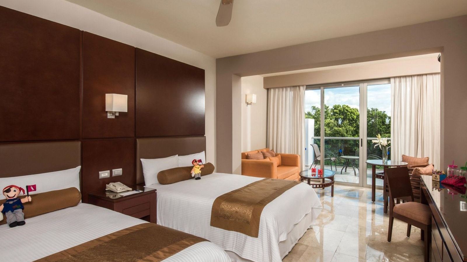 rooms-family-club-deluxe-junior-suite