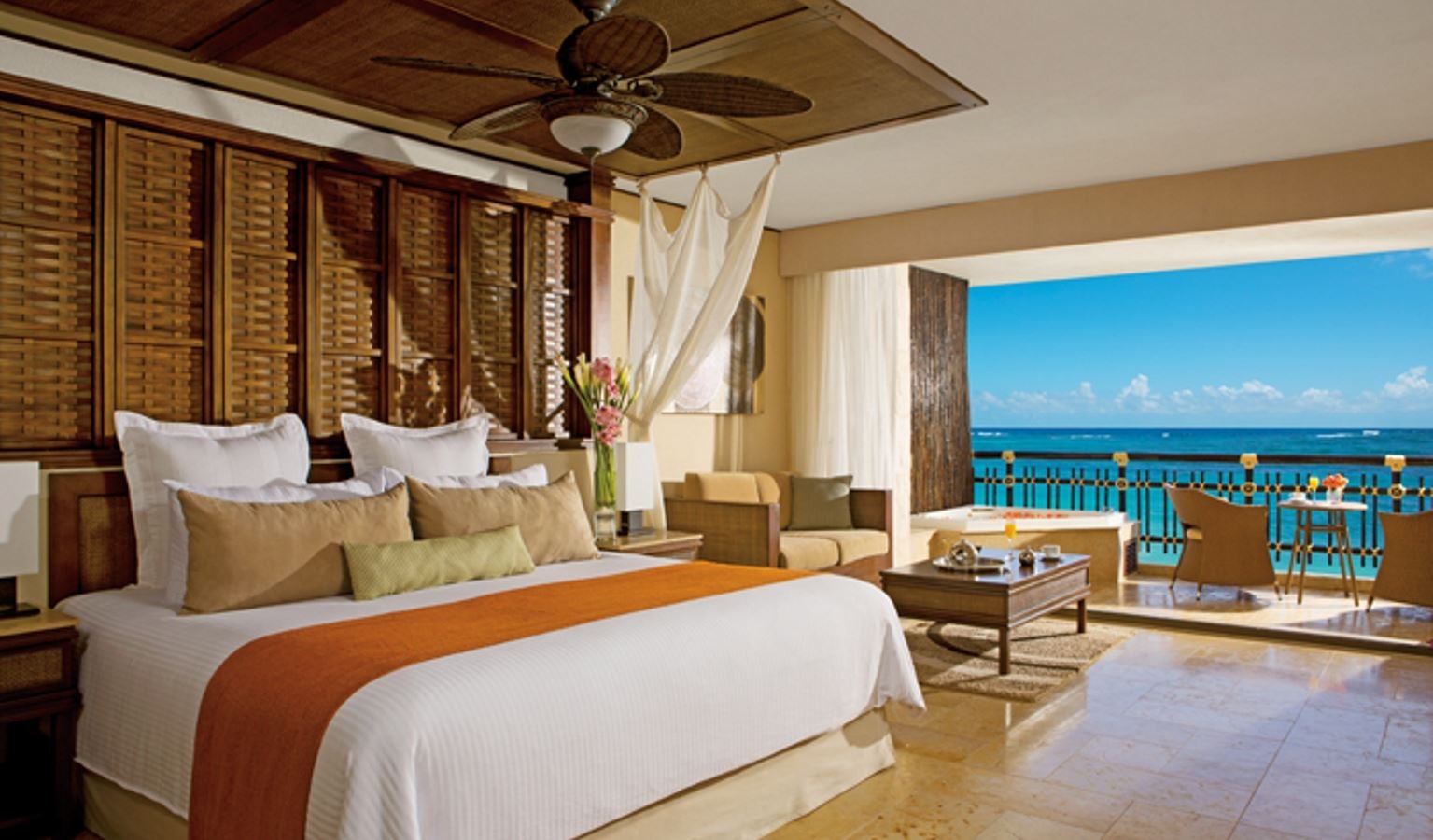 rooms-preffered-club-ocean-front-honeymoon-suite