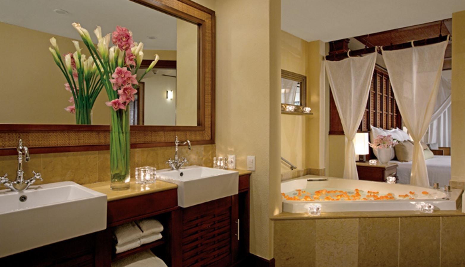 rooms-preffered-club-ocean-front-honeymoon-suite